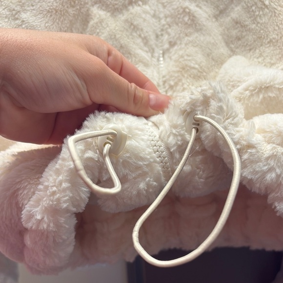 Cream color Teddy Jacket with Plush Texture cropped fit with zipper - Picture 4 of 12